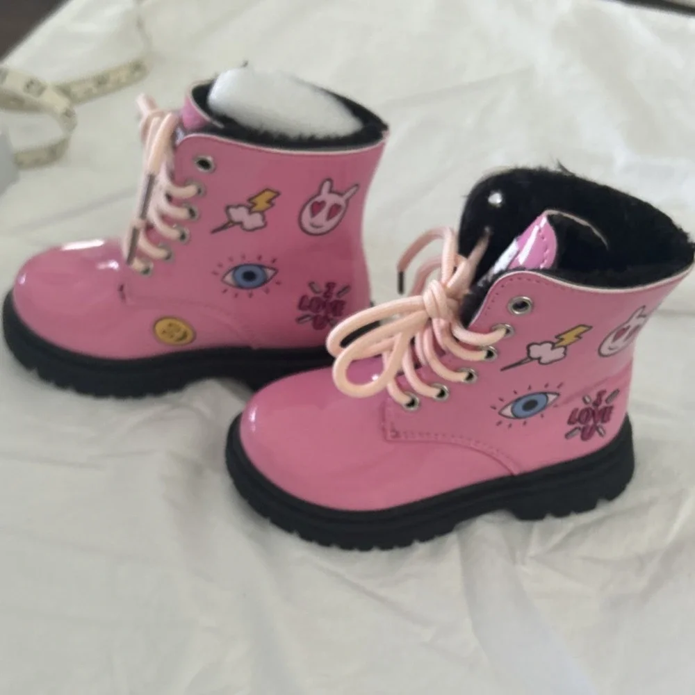 Lola + The Boys euro size